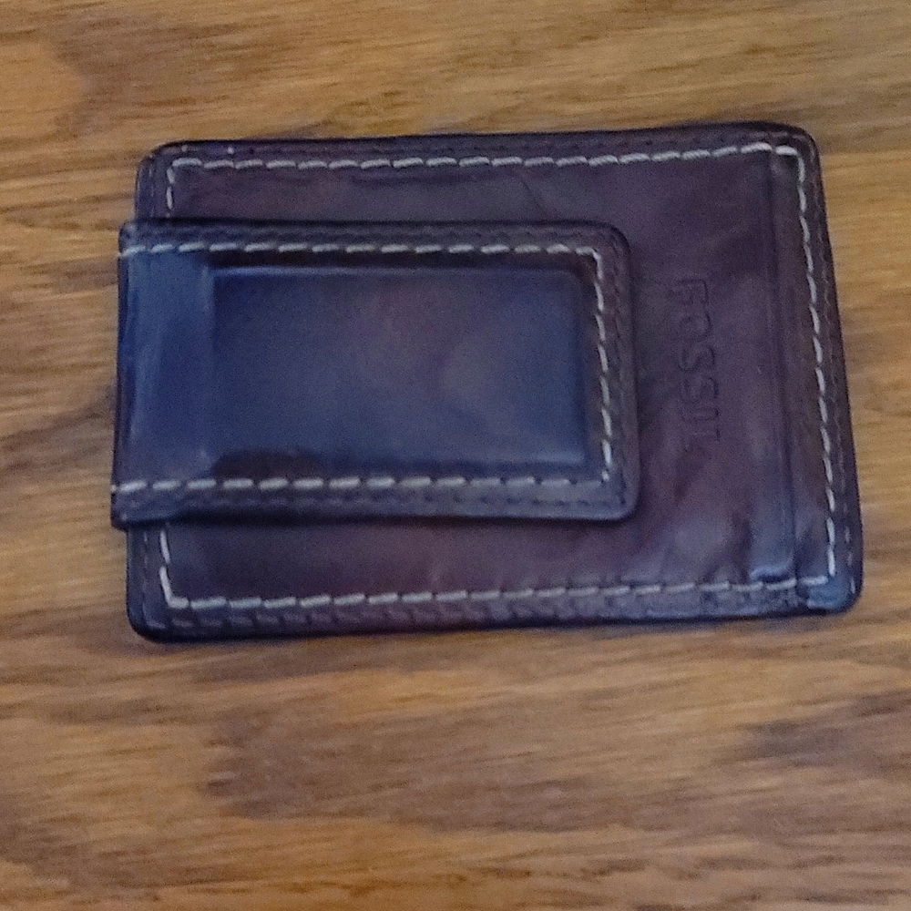 Men's fossil money clip.